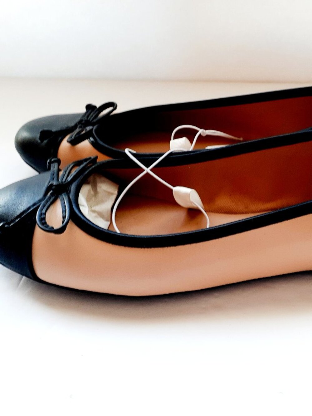 Merona Womens Ballet Flats Tan Black Slip On Bow Cap Toe Two Tone Size 9 New